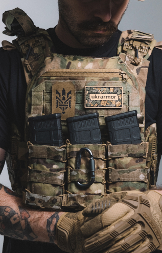 Карабіни та шеврони