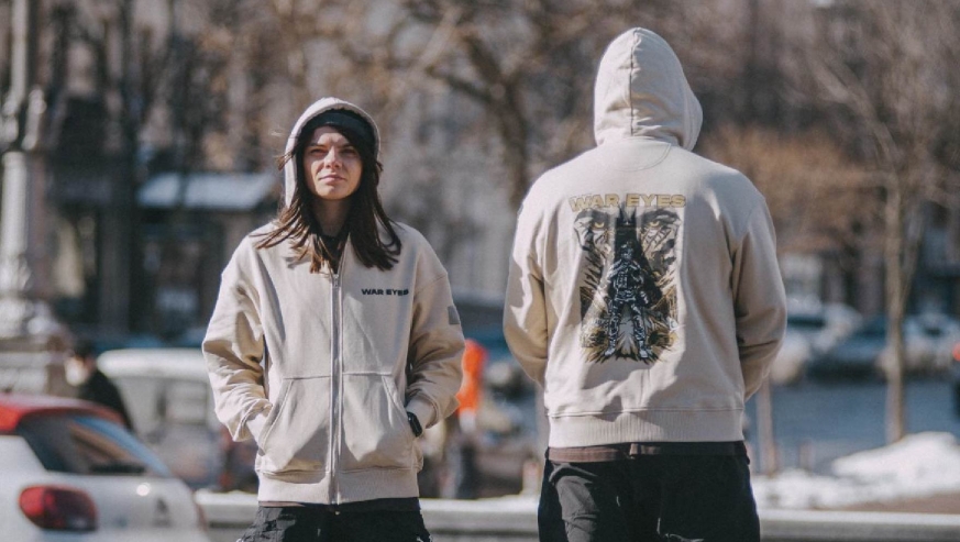 Як вибрати худі для військового?