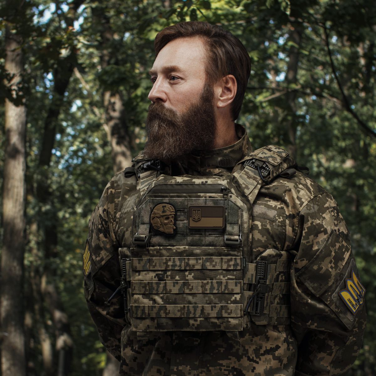 Бронежилет 6 класу (PRO). Вага 6.9 кг. Керамічні плити 2.9 кг. Піксель (мм-14) 2