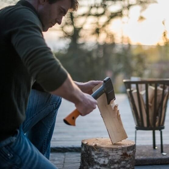 Топор универсальный Fiskars X10. Оранжевый 2