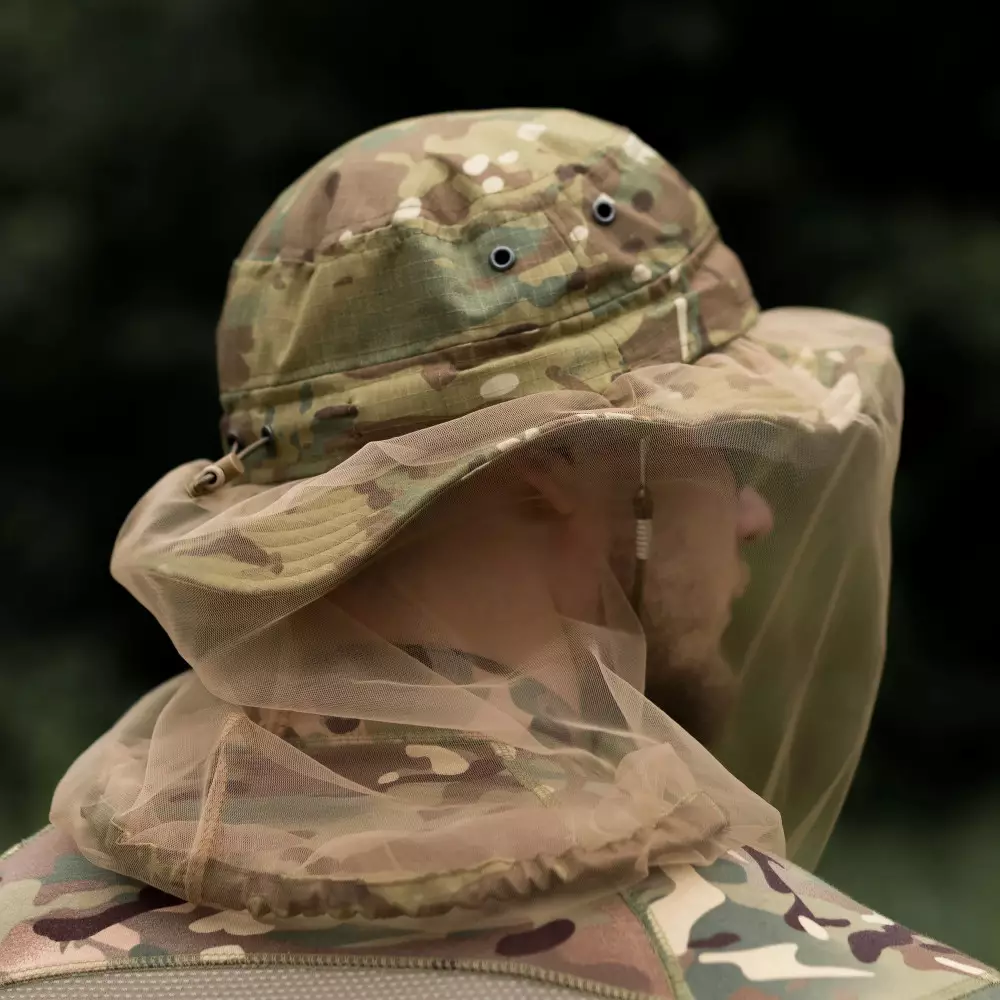 Панама тактична Bezet Tactical Trail з москітною сіткою. One Size. Мультикам чоловік в панамі з москітною сіткою