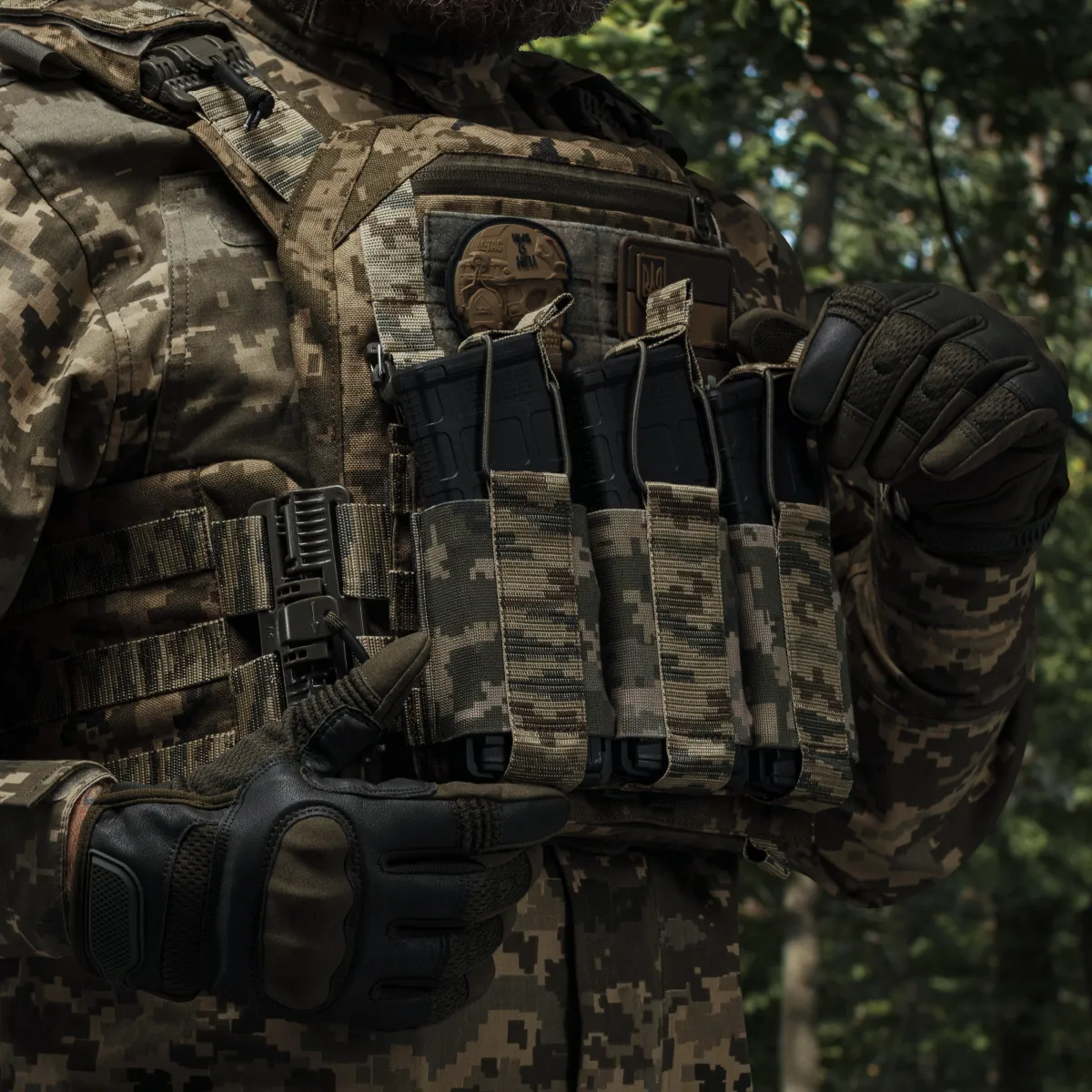 Тройной эластичный подсумок для магазинов АК/АR открытого типа с креплением MOLLE. Пиксель (мм-14) 3