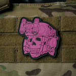 Патч (шеврон) «Totenkopf+dtnvs gen.1» R3ICH. М’який ПВХ пластик. Рожевий 2