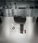 Ніж Victorinox Набір кухонний Chef’s Knife Folder Compact Set, 16 предметів, Чорний 4 Ніж Victorinox Набір кухонний Chef’s Knife Folder Compact Set, 16 предметів, Чорний 4