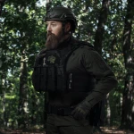 Боковой правосторонний эластичный подсумок для магазинов АК/AR и турникетов открытого типа с креплением на липучке. Черный 3 Боковой правосторонний эластичный подсумок для магазинов АК/AR и турникетов открытого типа с креплением на липучке. Черный 3