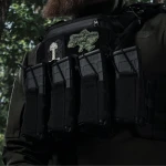 Боковой левосторонний эластичный подсумок для магазинов АК/АR и турникетов открытого типа с креплением на липучке. Черный 3 Боковой левосторонний эластичный подсумок для магазинов АК/АR и турникетов открытого типа с креплением на липучке. Черный 3