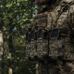 Боковой левосторонний эластичный подсумок для магазинов АК/АR и турникетов открытого типа с креплением на липучке. Пиксель (мм-14) 4