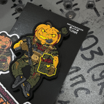 Патч (шеврон) «Малюк народжений для війни Halloween edition» від Sanchi. М’який ПВХ пластик 3