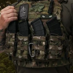 Подсумок одинарный пластиковый для магазина АК/AR. Мультикам 2 Подсумок одинарный пластиковый для магазина АК/AR. Мультикам 2