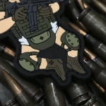 Патч (шеврон) «Малыш рожденный для войны» от Sanchi. Мягкий ПВХ пластик мягкий. Олива 4 Патч (шеврон) «Малыш рожденный для войны» от Sanchi. Мягкий ПВХ пластик мягкий. Олива 4