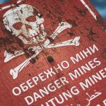 Футболка с рисунком "Dangerous Mines" Tan 499 4 Футболка с рисунком "Dangerous Mines" Tan 499 4