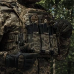 Тройной эластичный подсумок для магазинов АК/АR открытого типа с креплением MOLLE. Пиксель (мм-14) 3 Тройной эластичный подсумок для магазинов АК/АR открытого типа с креплением MOLLE. Пиксель (мм-14) 3