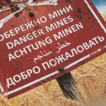 Футболка с рисунком "Dangerous Mines" Tan 499 5 Футболка с рисунком "Dangerous Mines" Tan 499 5
