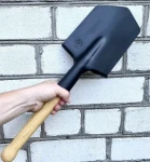 Лопата малая пехотная (саперная) из углеродистой стали и деревянным черенком, 50 см 3 Лопата малая пехотная (саперная) из углеродистой стали и деревянным черенком, 50 см 3