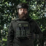 Бронежилет 4-го класса (M.V.P.). Вес 7.1 кг. Стальные плиты 3.4 кг. Олива 12